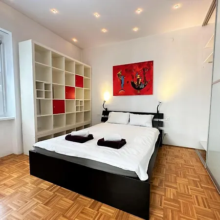 Apartment Charming Starry Night *